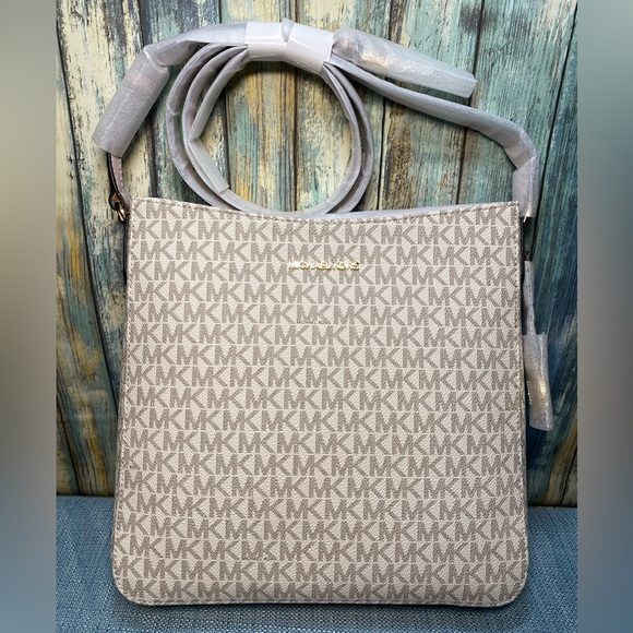 MICHAEL KORS JET SET TRAVEL LARGE LOGO MESSENGER BAG - Picture 4 of 9